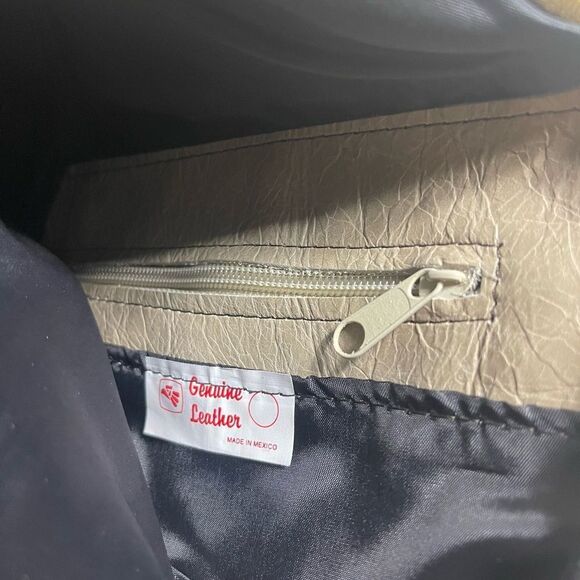 Stylish khaki Leather small Sling Bag. Adjustable strap. - Picture 9 of 10